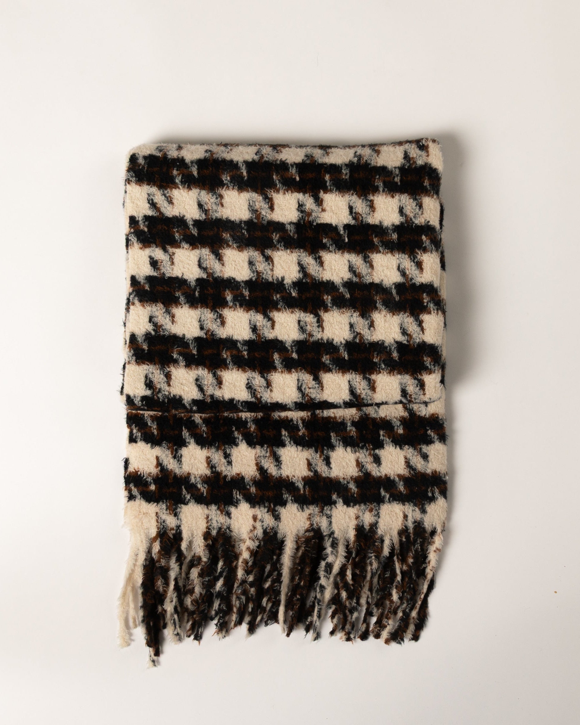 Lyla & Luxe Houndstooth Supersoft Scarf in Natural/Black/Camel