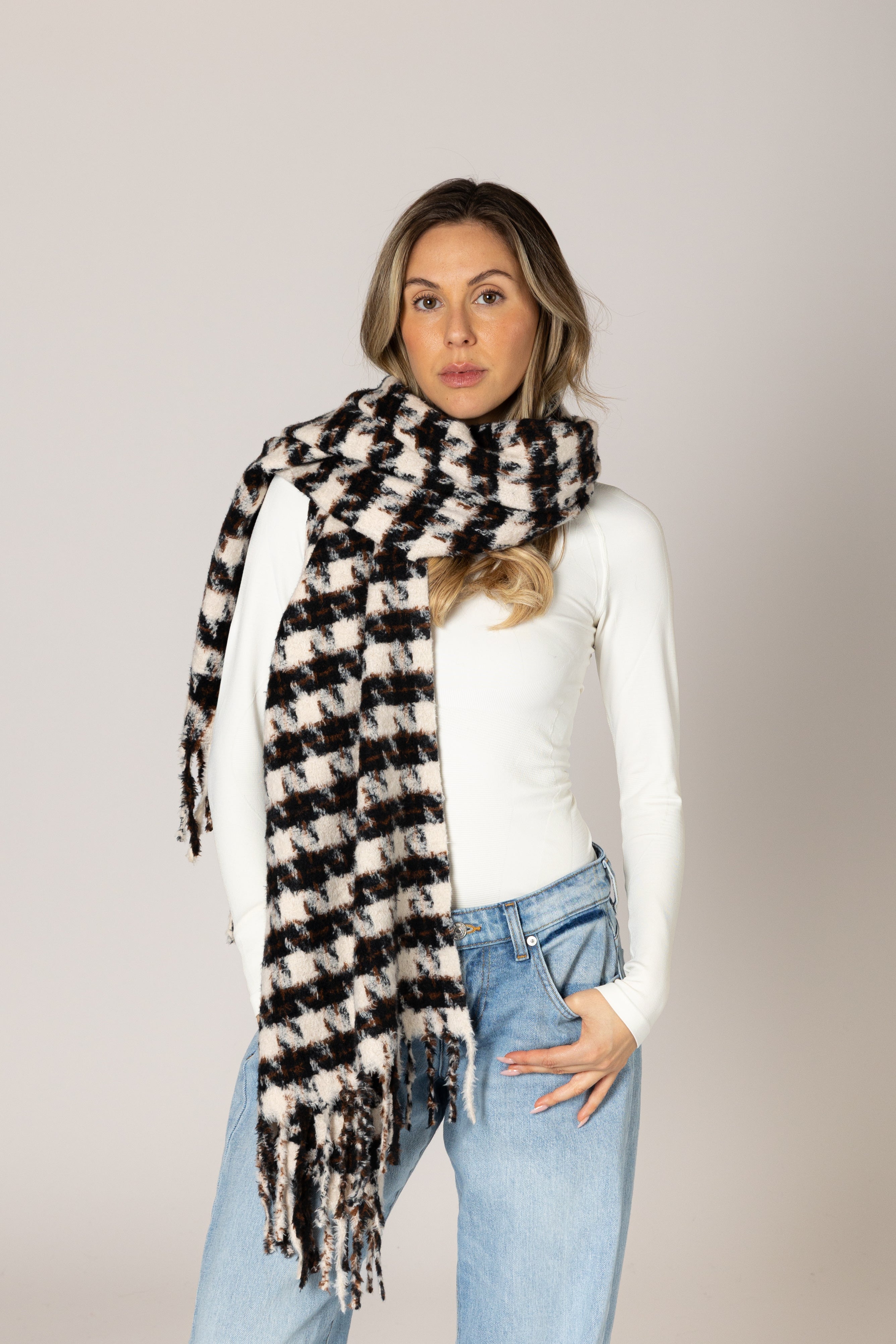 Lyla & Luxe Houndstooth Supersoft Scarf in Natural/Black/Camel