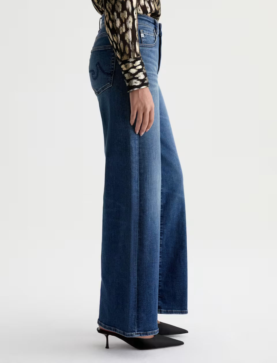 AG Saige Mid-Rise Wide Leg in 14 Years Bluegrass