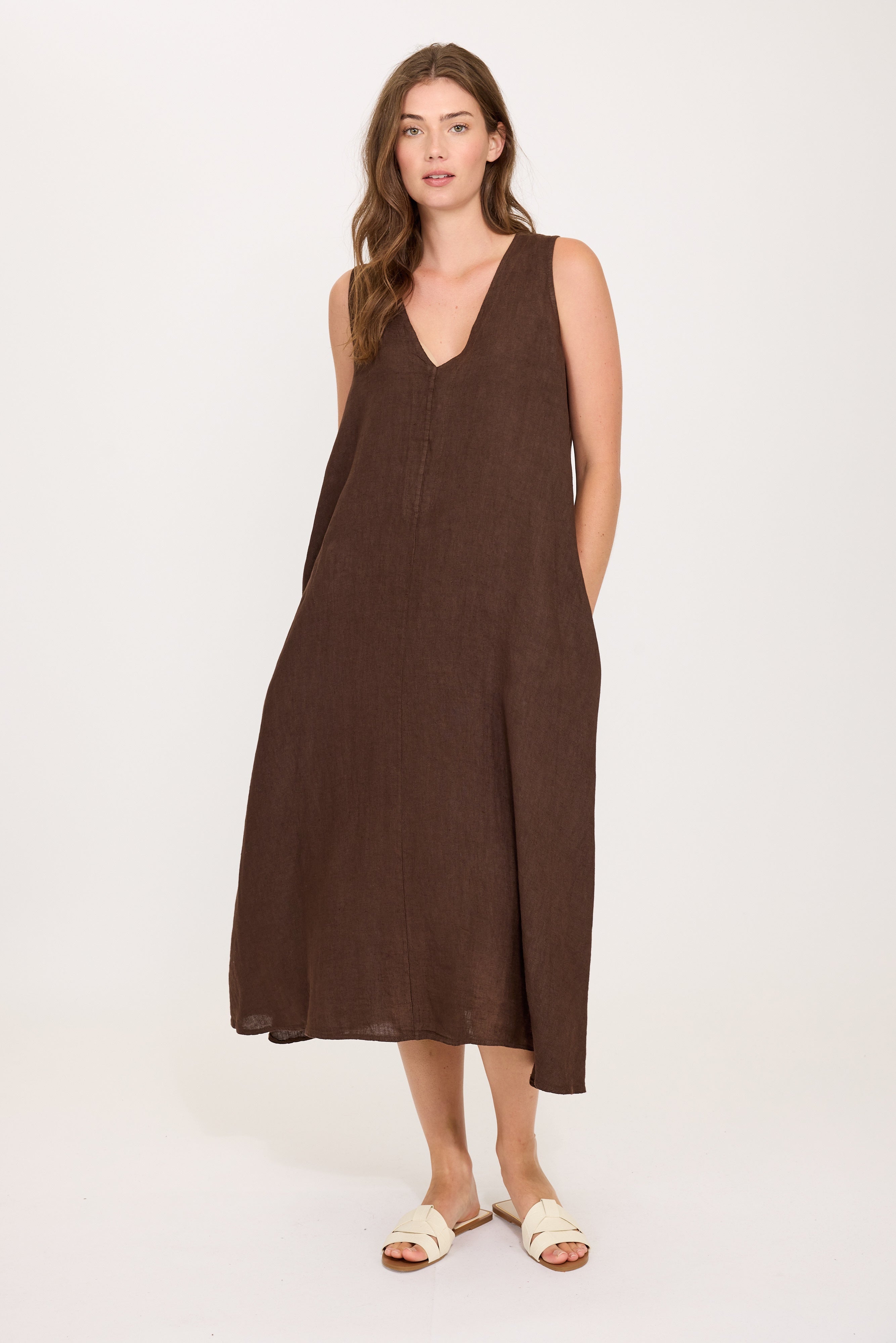 Pistache Midi Sleeveless Linen Dress in Coffee