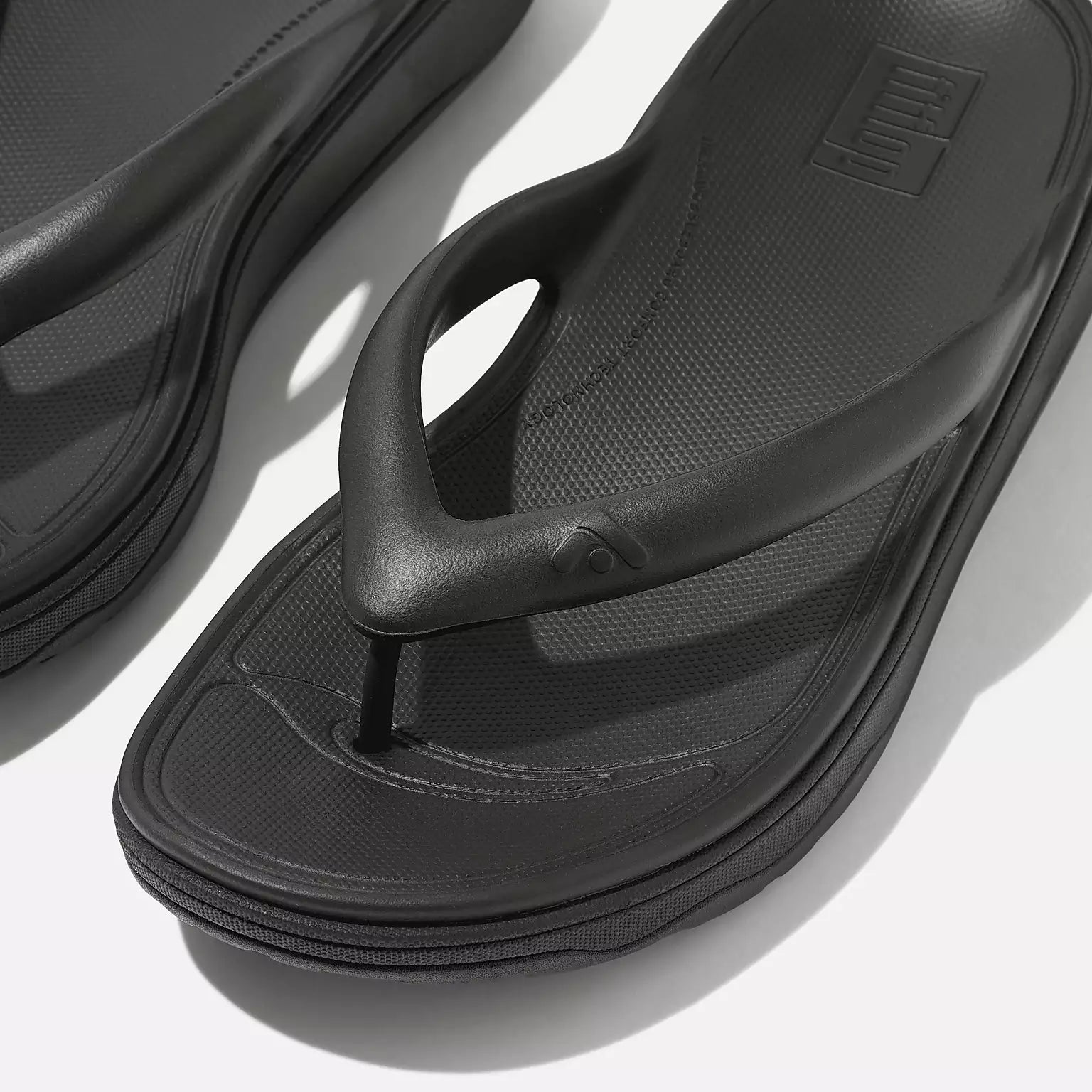 FitFlop RELEIFF  Recovery Toe-Post Sandals in Black