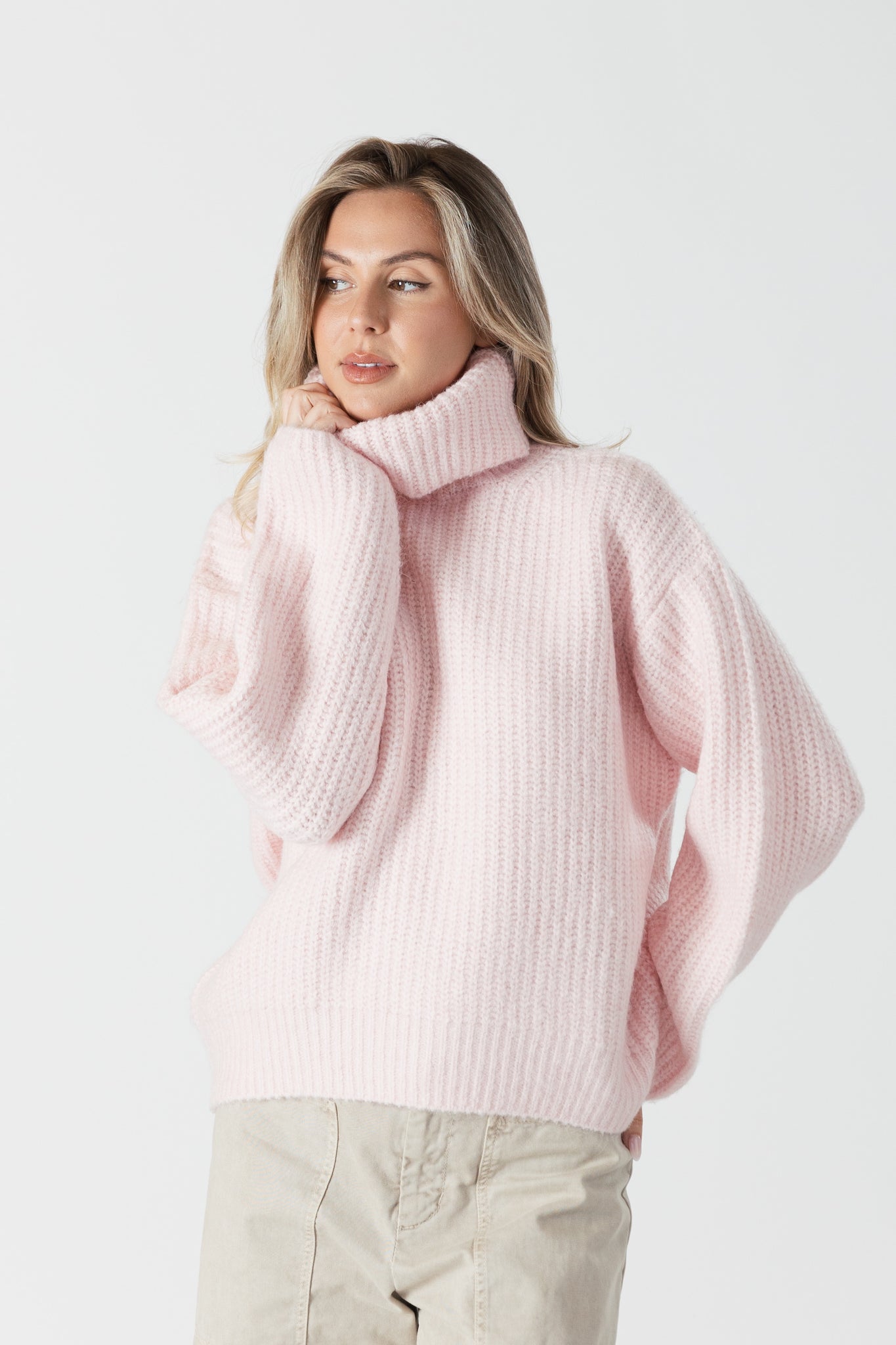 Lyla & Luxe Sahar Eco Ribbed Mockneck in Pink