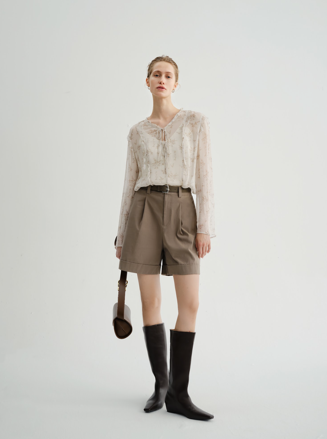 Meilleur Moment Printed Tie Front Blouse in Khaki