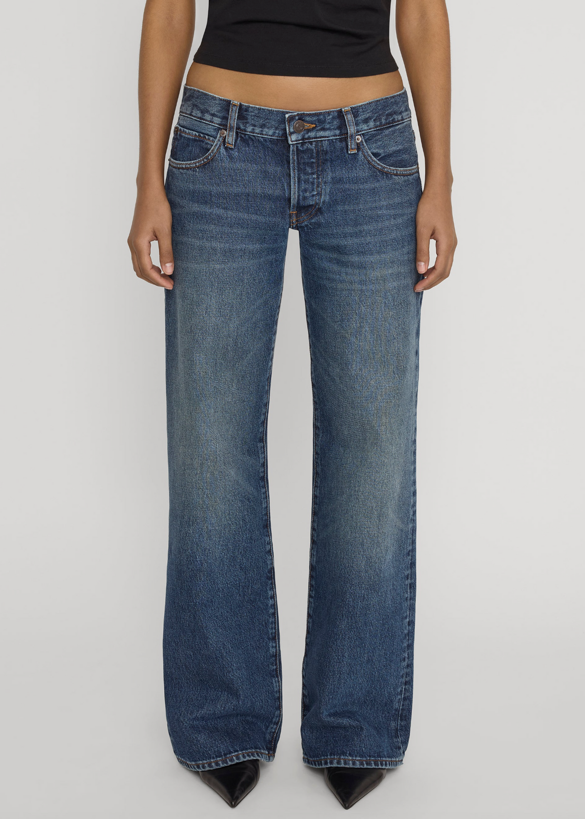 FRAME The Gray Pixie Low-Rise Wide Leg in Tolerate