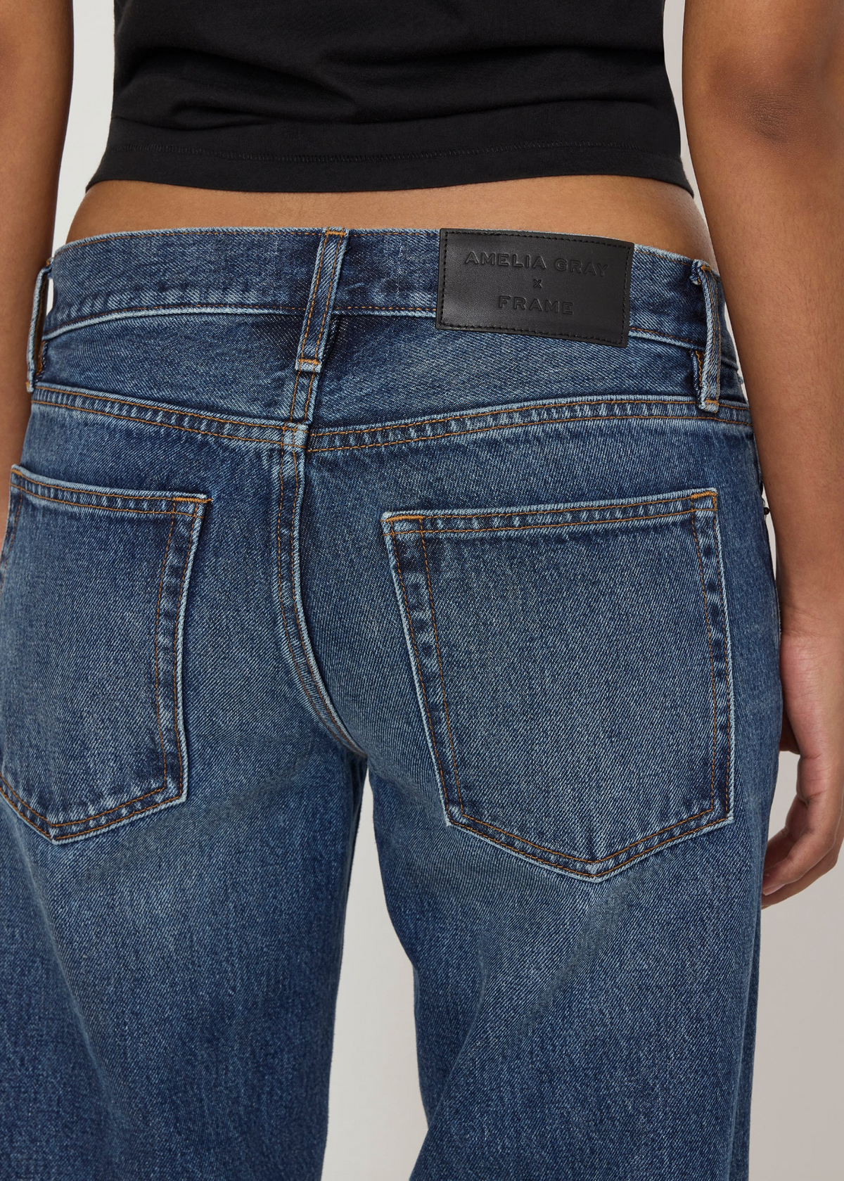 FRAME The Gray Pixie Low-Rise Wide Leg in Tolerate