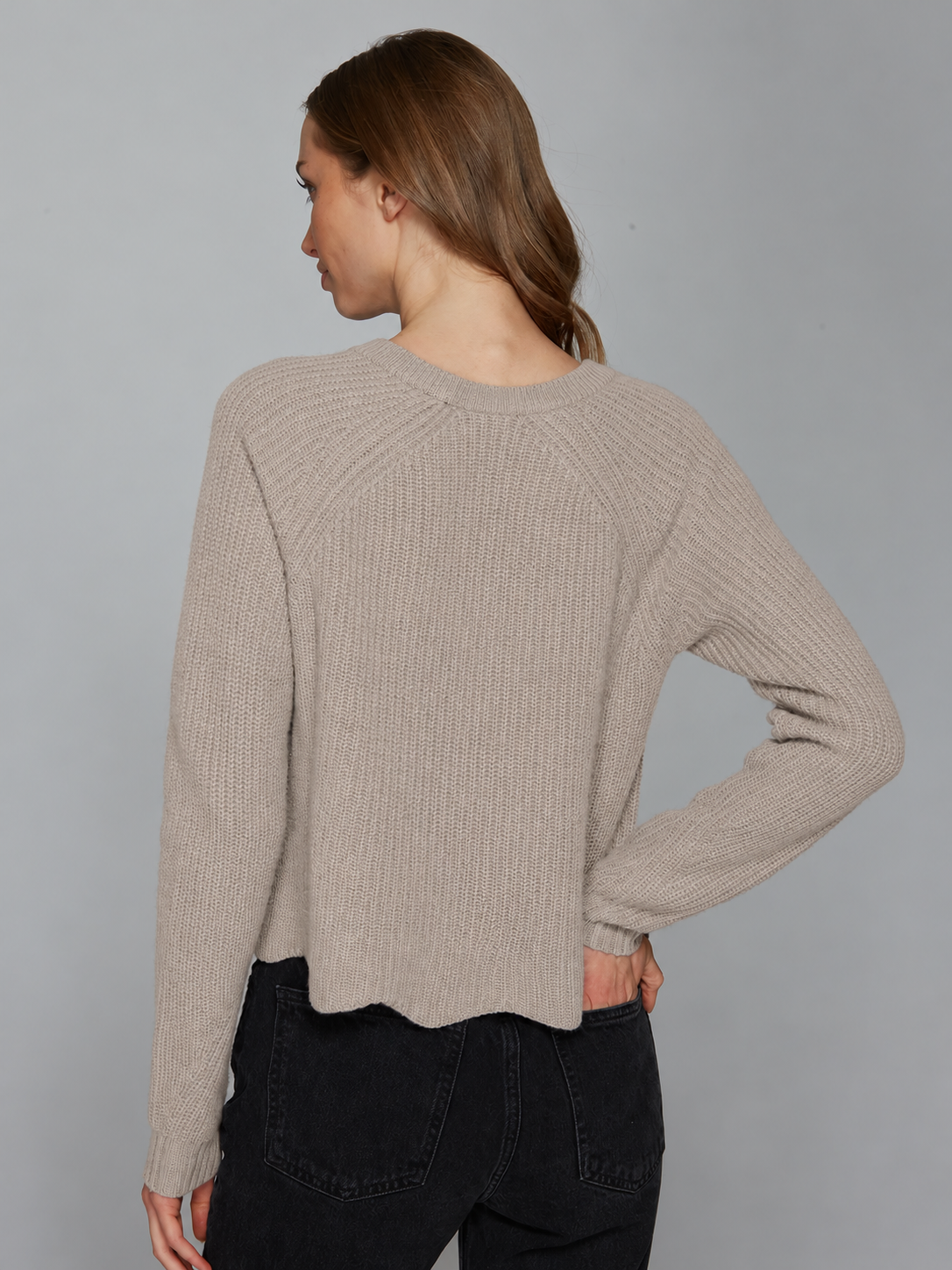 Autumn Cashmere Scallop Shaker Sweater in Sandalwood