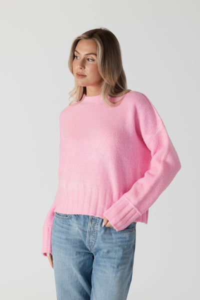 Lyla & Luxe Timmy Short Crewneck Sweater Pink