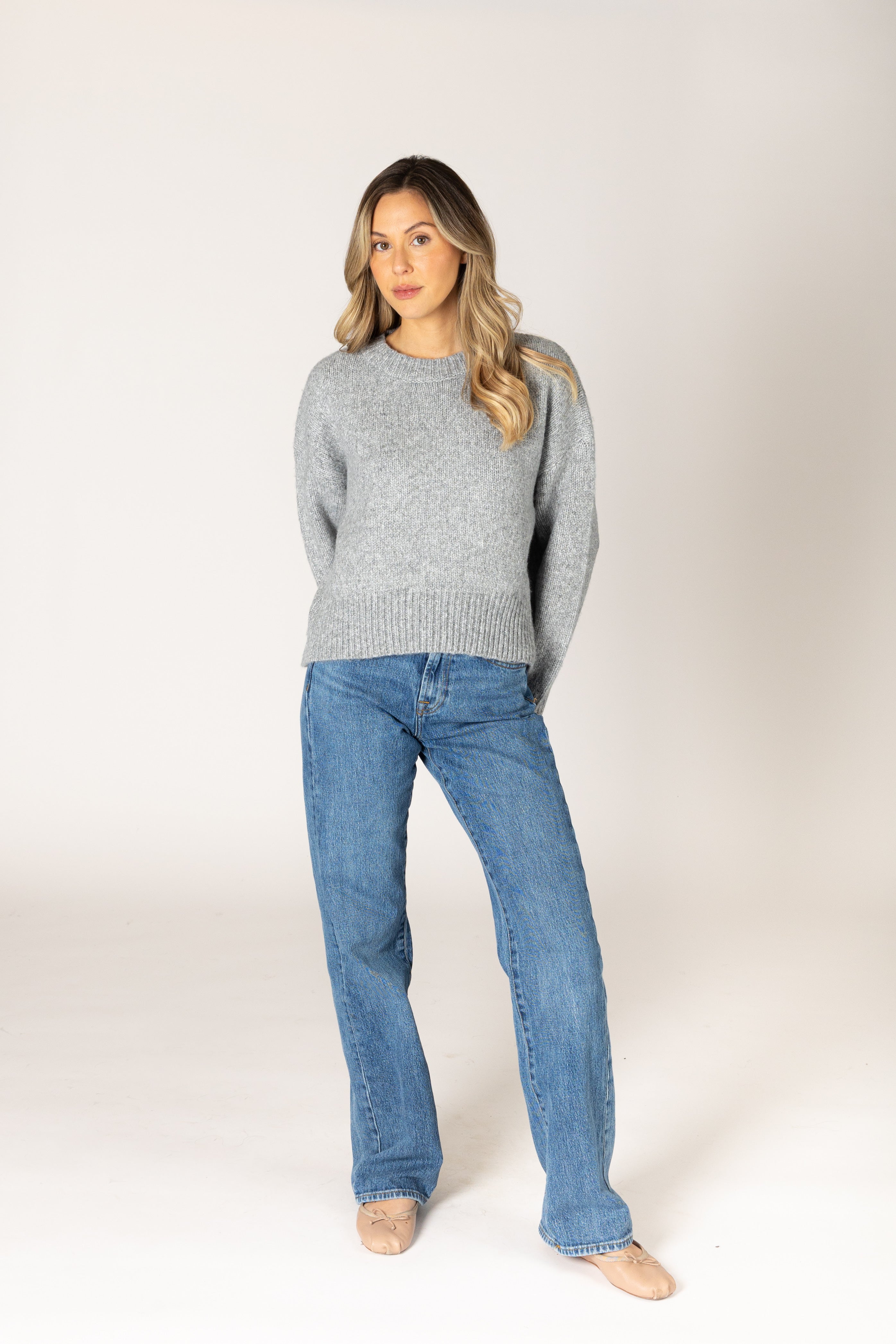 Lyla & Luxe Timmy Crew Sweater in Drizzle