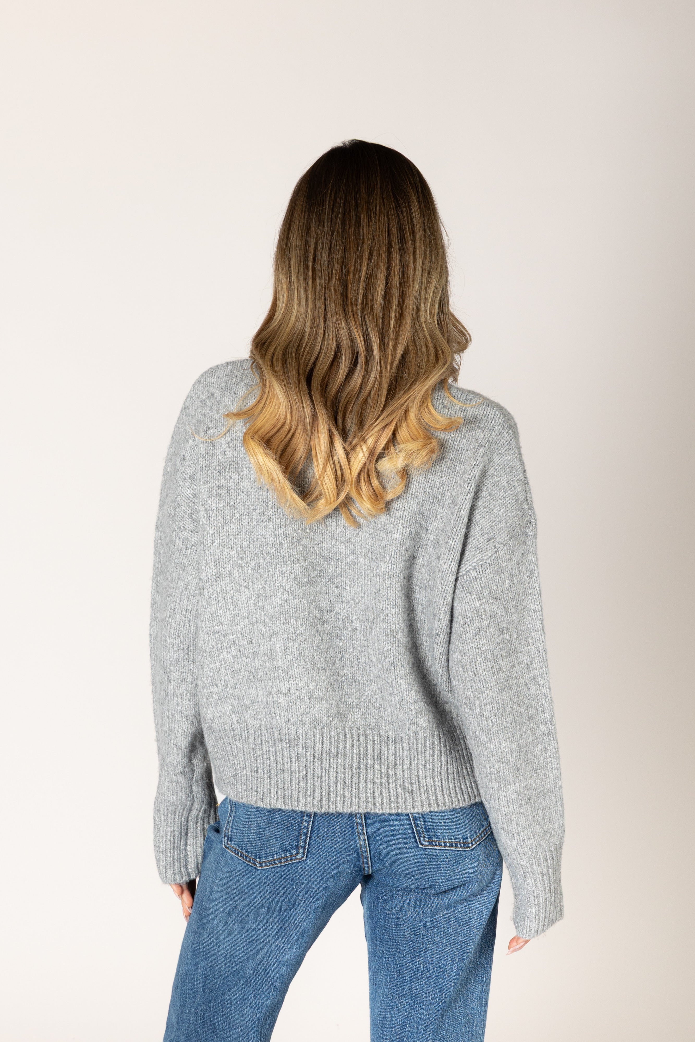 Lyla & Luxe Timmy Crew Sweater in Drizzle