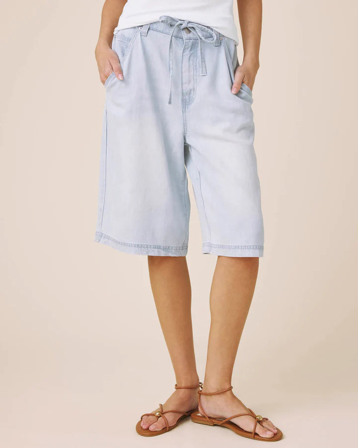 Splendid Lounge Denim Jort in Bleached Indigo