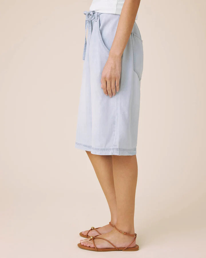 Splendid Lounge Denim Jort in Bleached Indigo