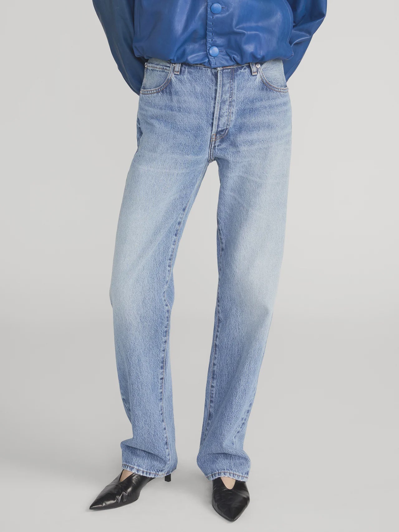 FRAME The Essential Straight Leg Jean in Rapture