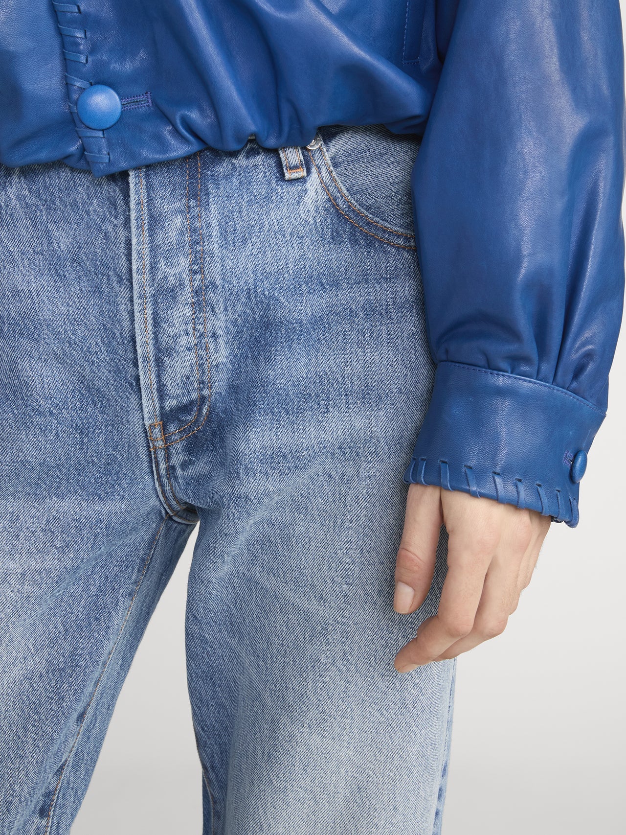FRAME The Essential Straight Leg Jean in Rapture