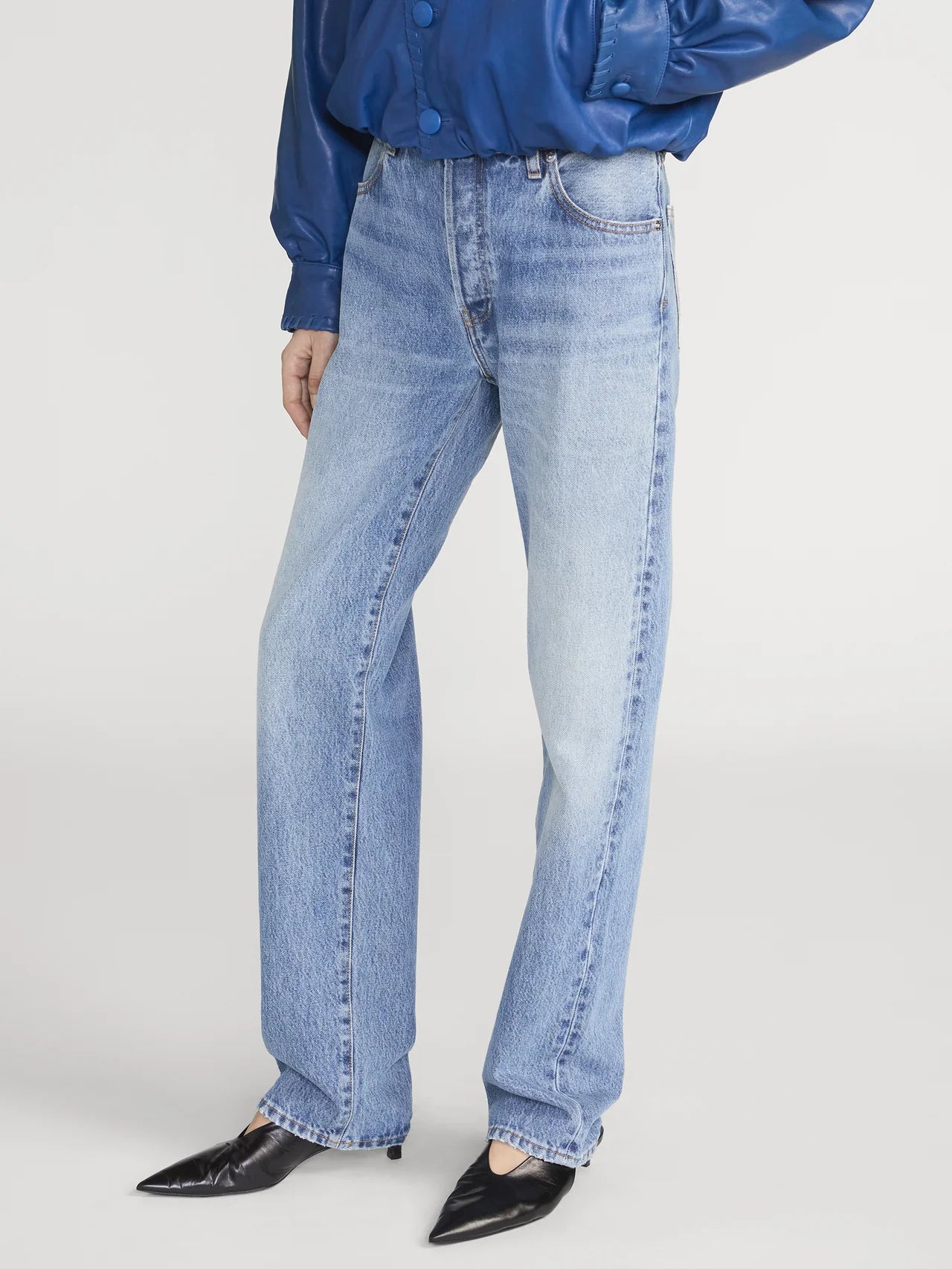 FRAME The Essential Straight Leg Jean in Rapture