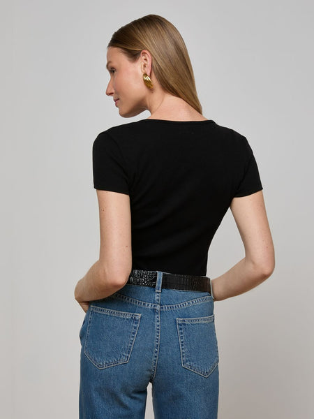 L'AGENCE Brynlee Scoop Neck Tee in Black