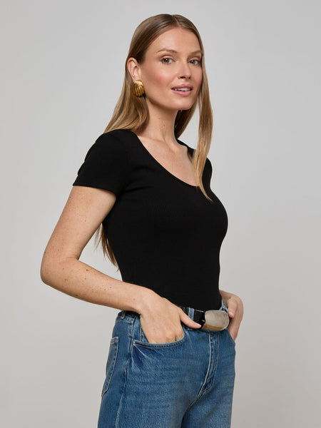 L'AGENCE Brynlee Scoop Neck Tee in Black