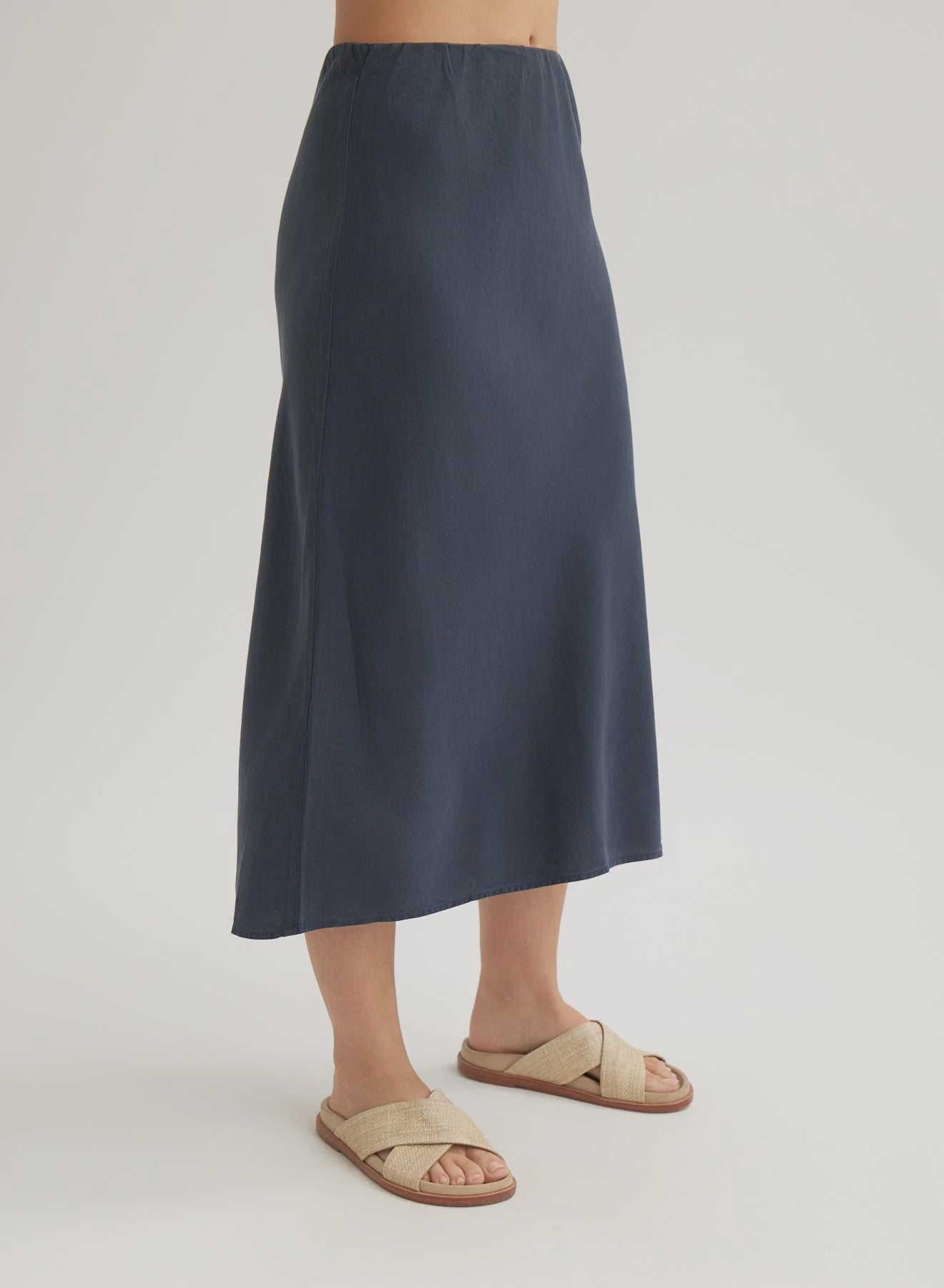 bella dahl soft touch tencera bias midi skirt endless sea