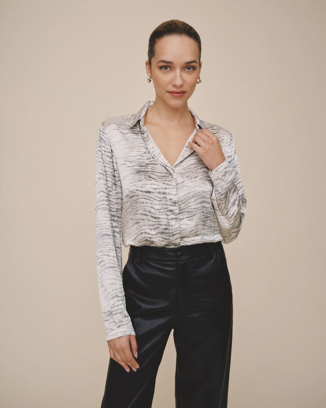 Bella Dahl Clean Hidden Placket Shirt in Snow Tiger