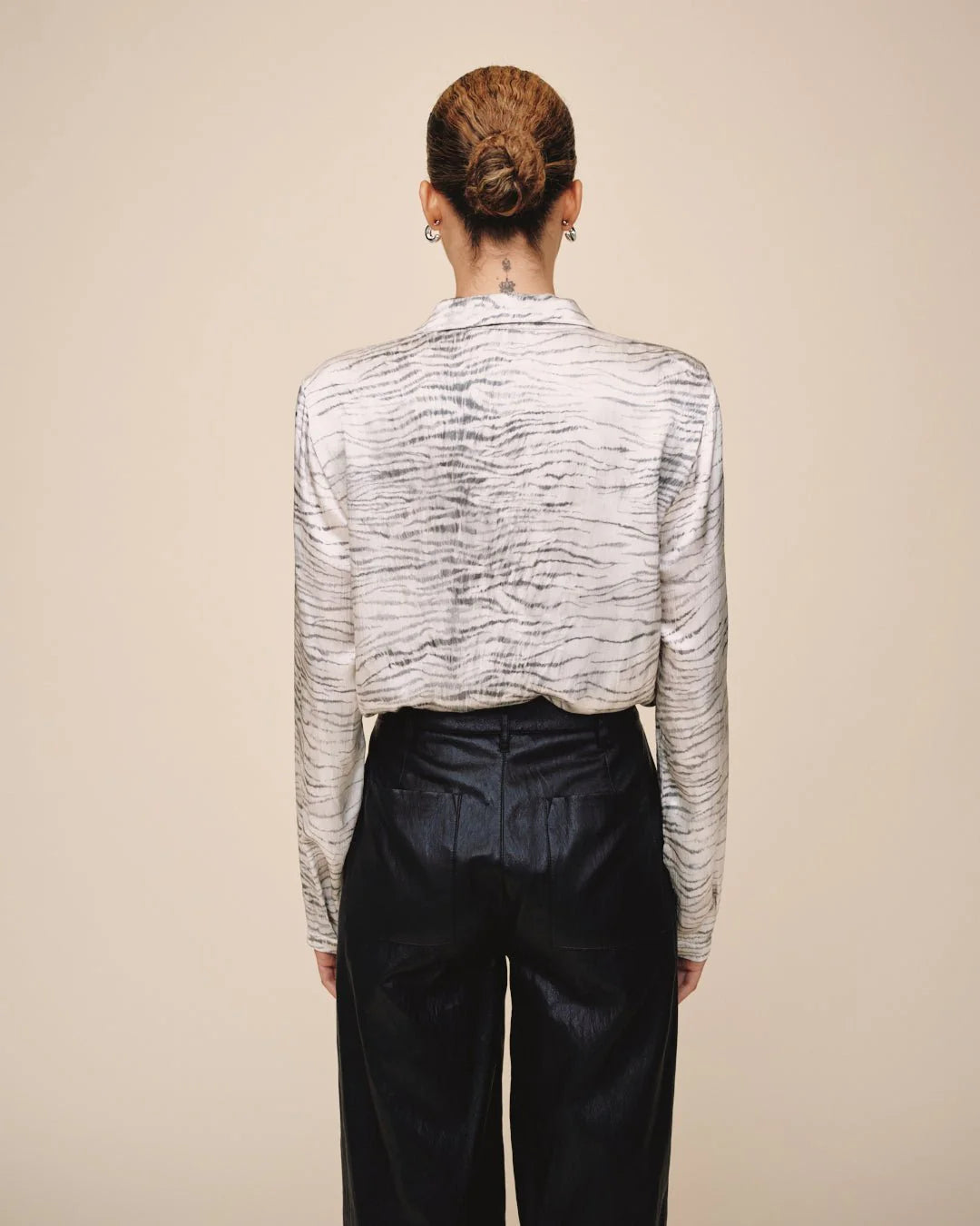 Bella Dahl Clean Hidden Placket Shirt in Snow Tiger