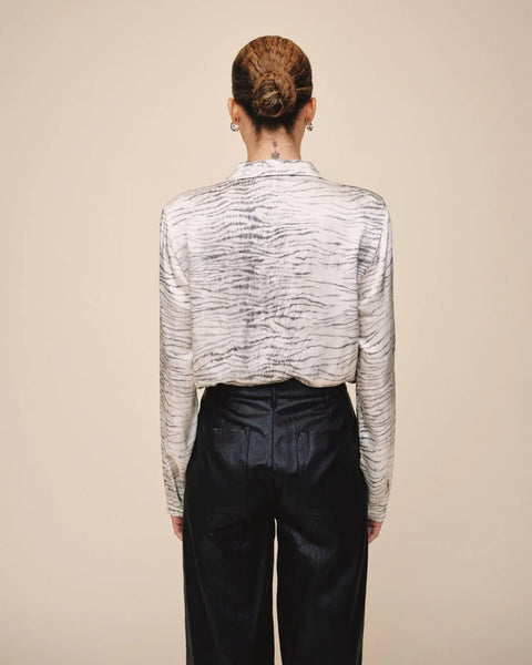 Bella Dahl Clean Hidden Placket Shirt in Snow Tiger