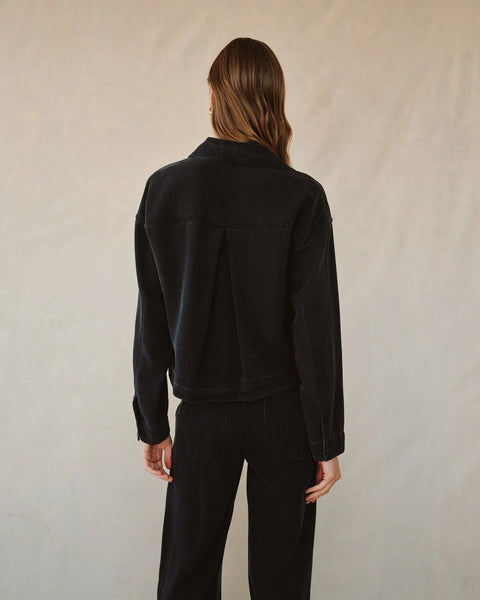 Bella Dahl Crop Pocket Button Down in Dark Graphite