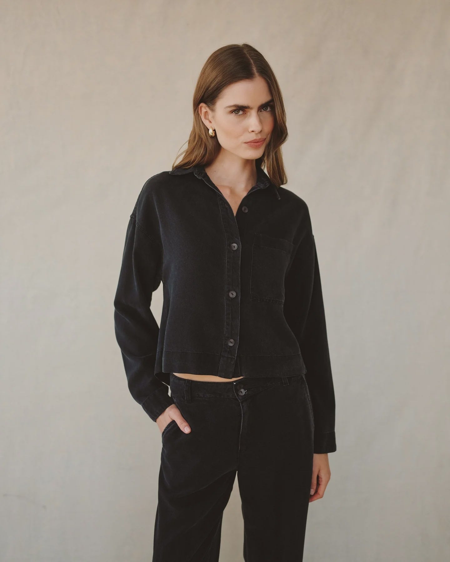 Bella Dahl Crop Pocket Button Down in Dark Graphite