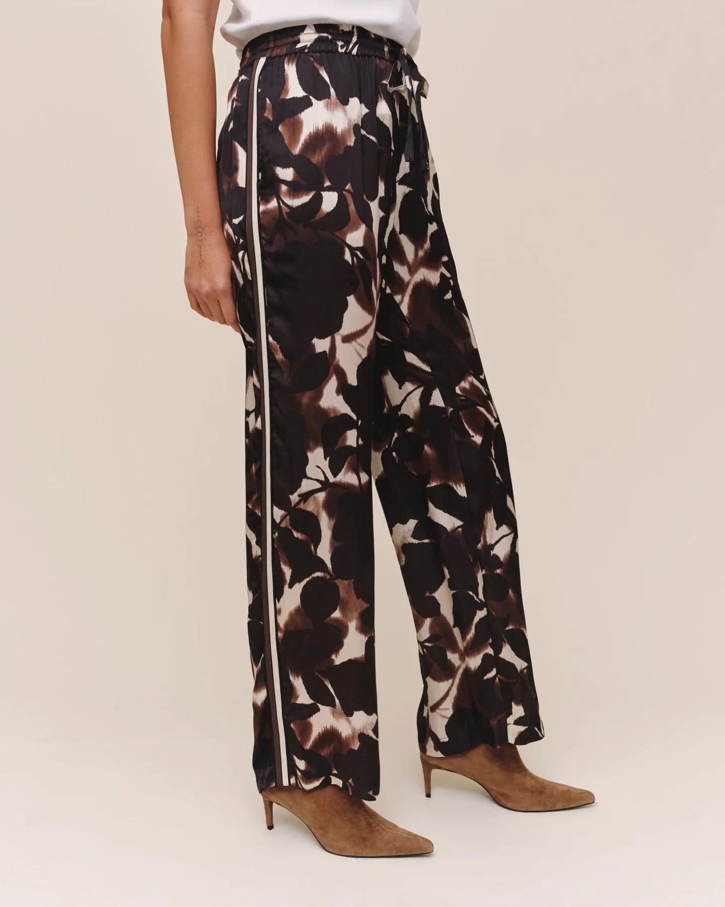 Bella Dahl Dressed Up Track Pant with Stripe in Shadow Floral Print