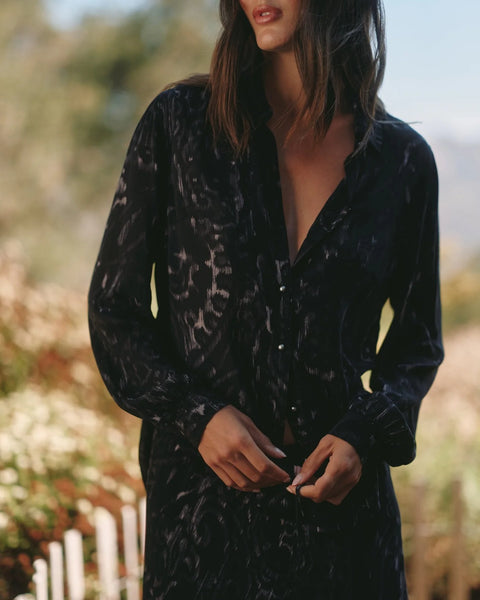 Bella Dahl Fitted Button Down in Black Paisley