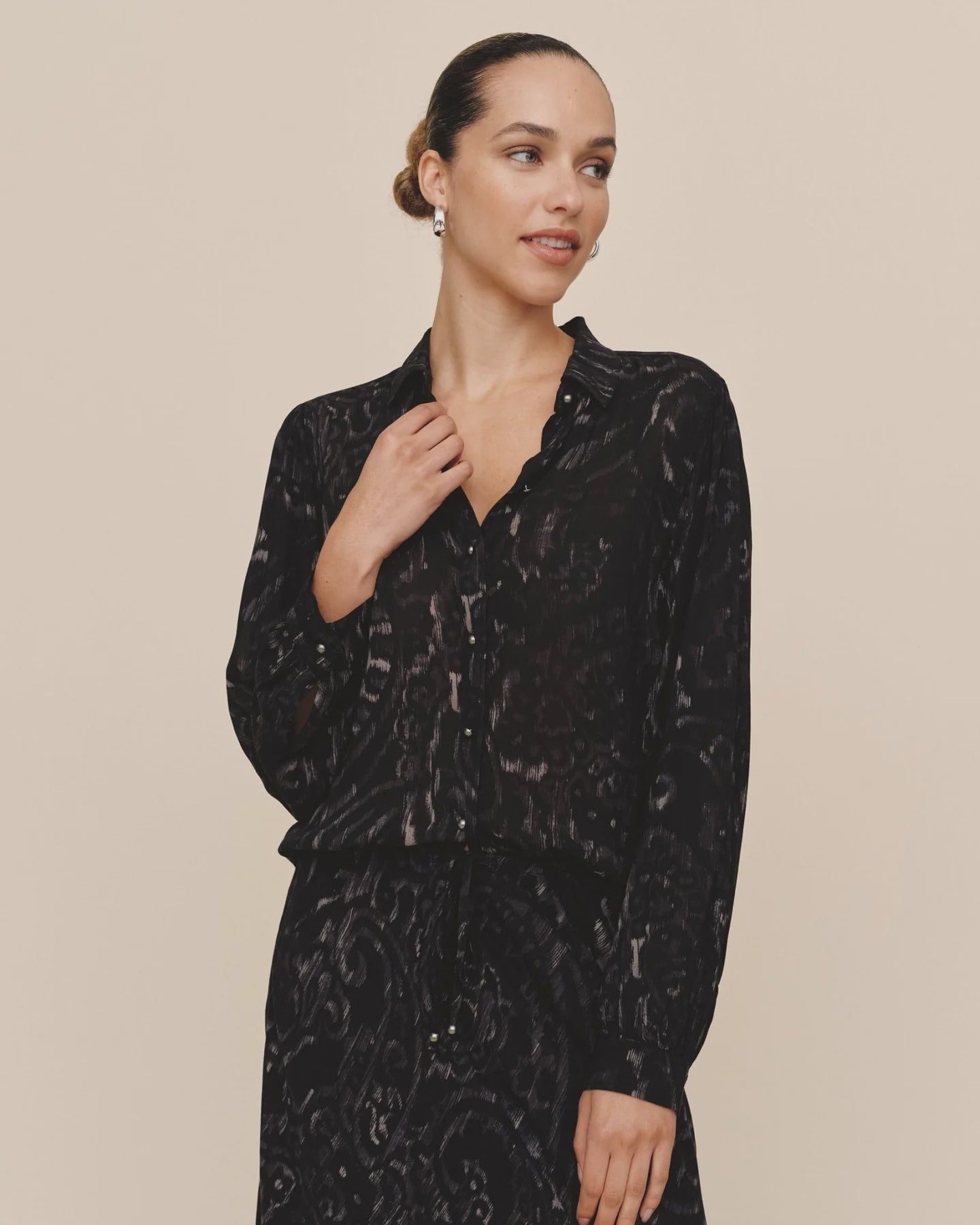 Bella Dahl Fitted Button Down in Black Paisley