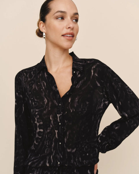 Bella Dahl Fitted Button Down in Black Paisley