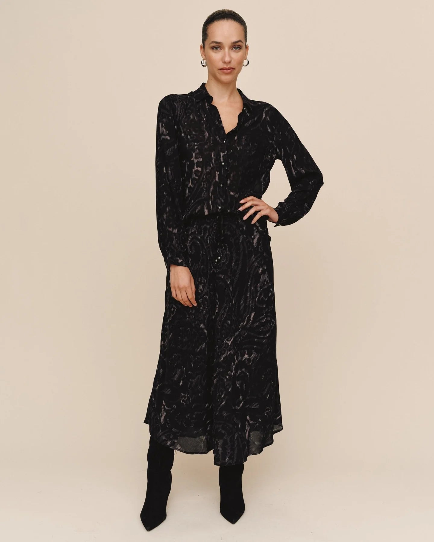 Bella Dahl Fitted Button Down in Black Paisley