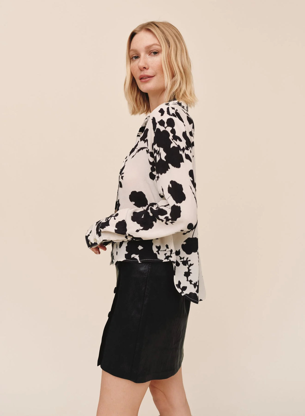 Bella Dahl Long Sleeve Button Up Shirt with Wide Cuff in Ivory Floral