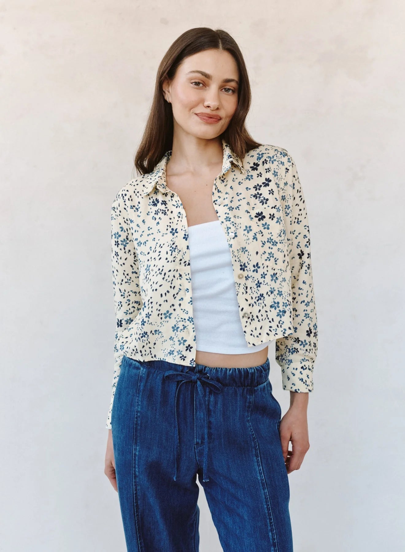 Bella Dahl Long Sleeve Crop Shirt in Golden Meadow Print