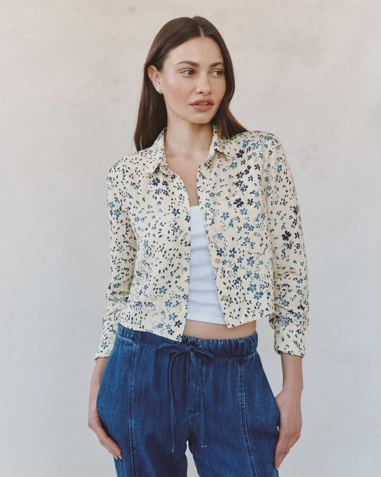 Bella Dahl Long Sleeve Crop Shirt in Golden Meadow Print