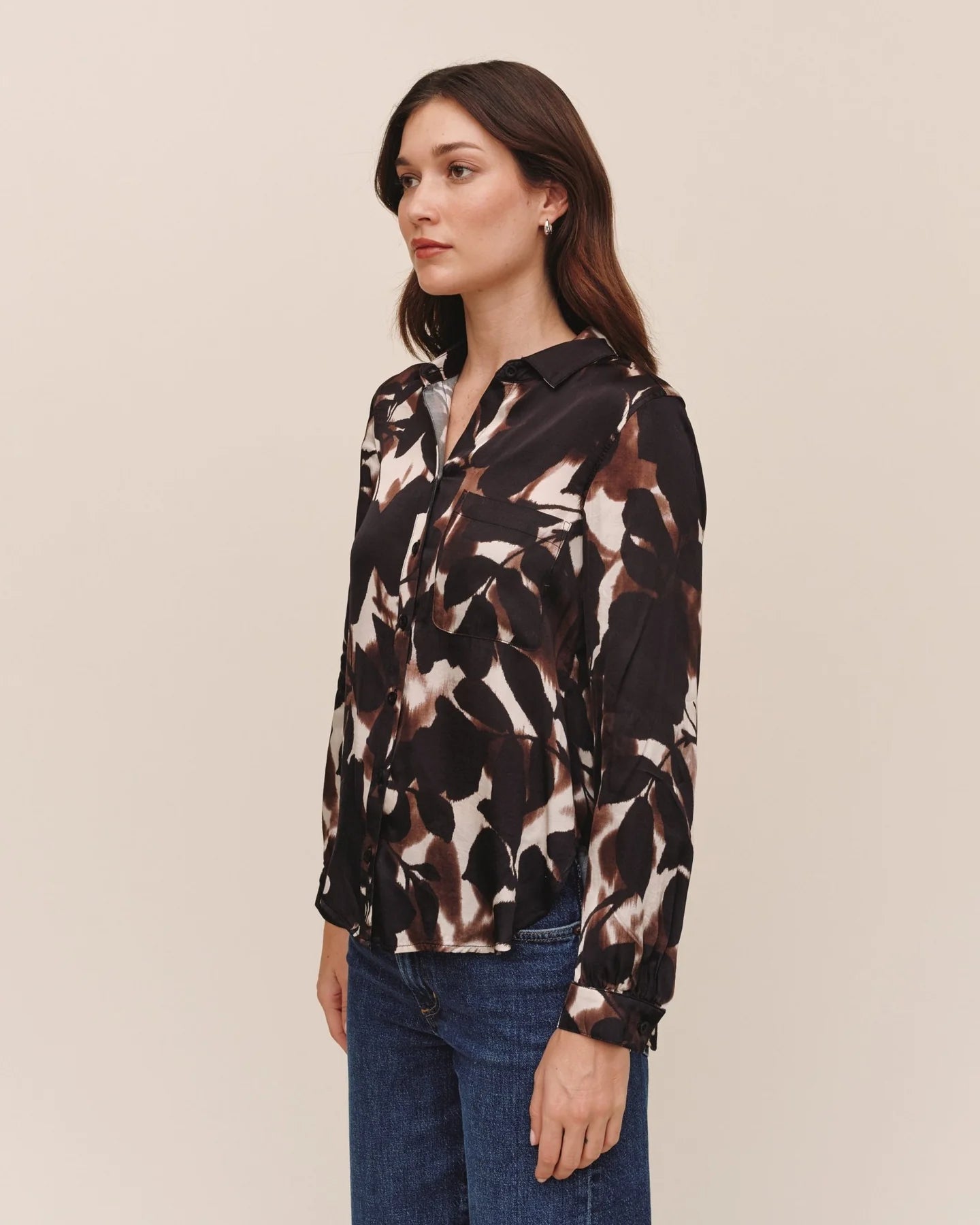 Bella Dahl Long Sleeve Round Hem Button Down in Shadow Floral Print