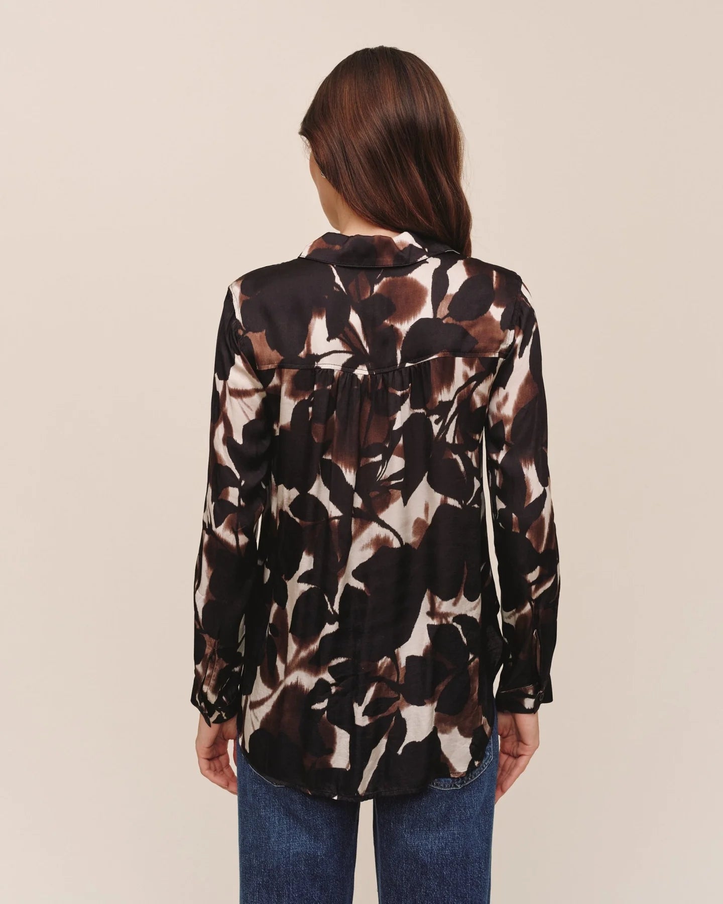 Bella Dahl Long Sleeve Round Hem Button Down in Shadow Floral Print