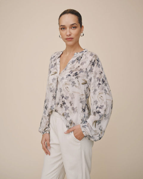 Bella Dahl Long Sleeve Shirred Raglan Shirt in Frozen Wisteria