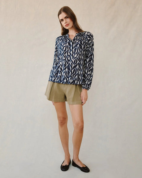 Bella Dahl Long Sleeve Shirred Raglan Shirt - Navy Leaves Print