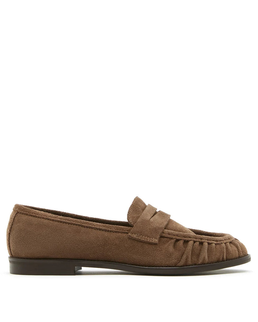 Sister Soeur Maren Suede Loafer in Taupe