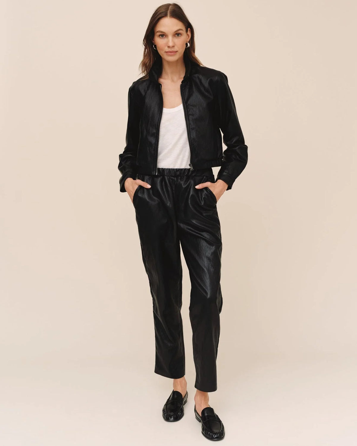 Bella Dahl Pull-On Elastic Waist Trouser in Black