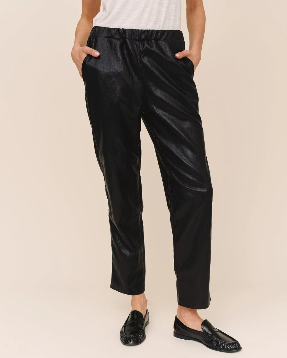 Bella Dahl Pull-On Elastic Waist Trouser in Black