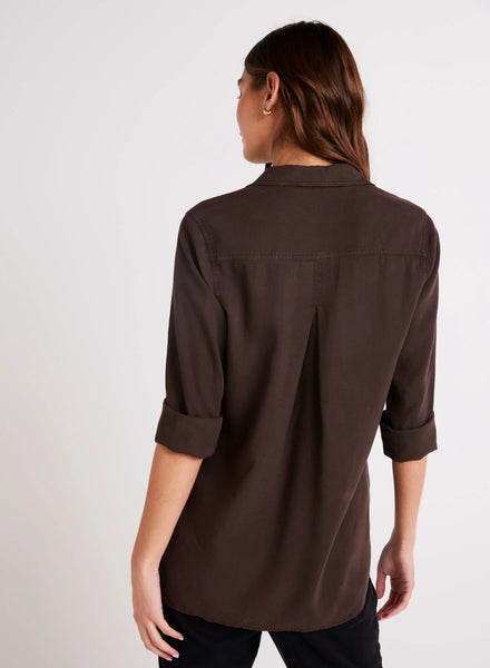 bella dahl  tencel shirt tail button down in chestnut