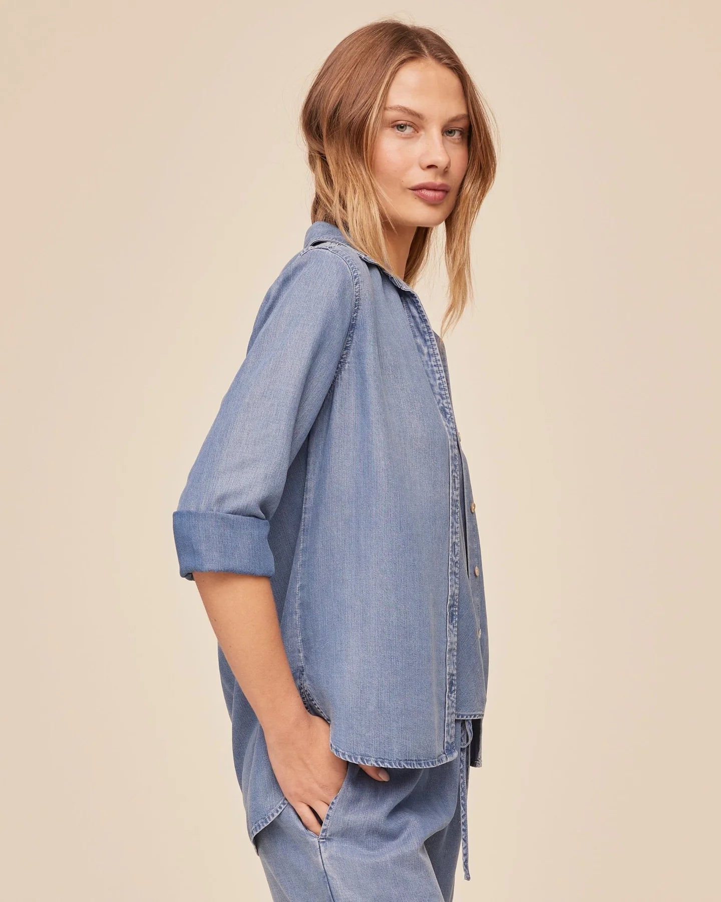 Bella Dahl Shirt Tail Button Down in Indigo Harbor Wash