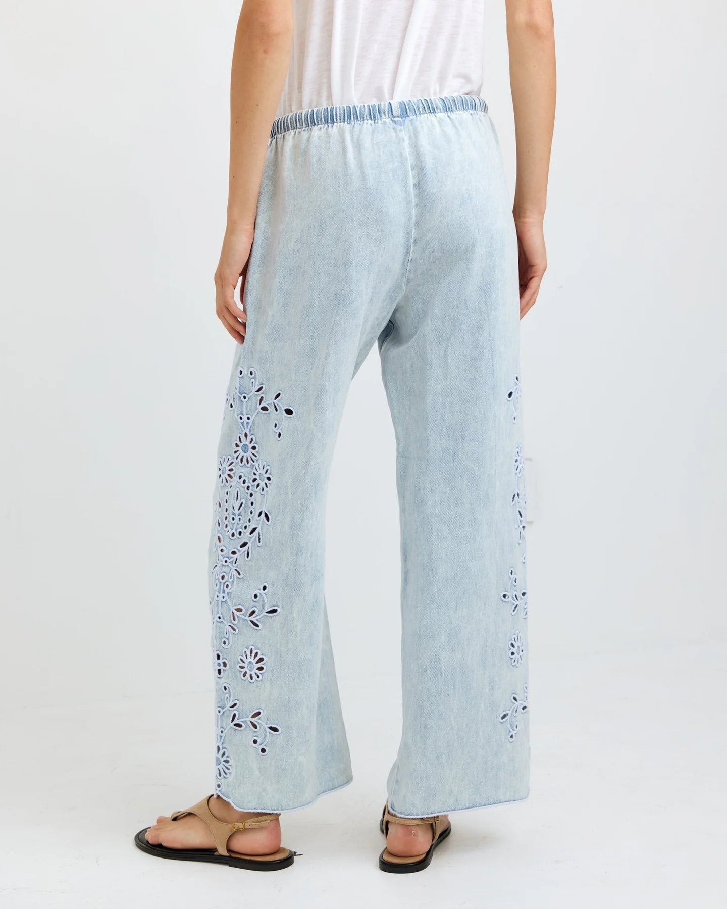 Bella Dahl Side Embroidered Beach Pant in Light Seaspray