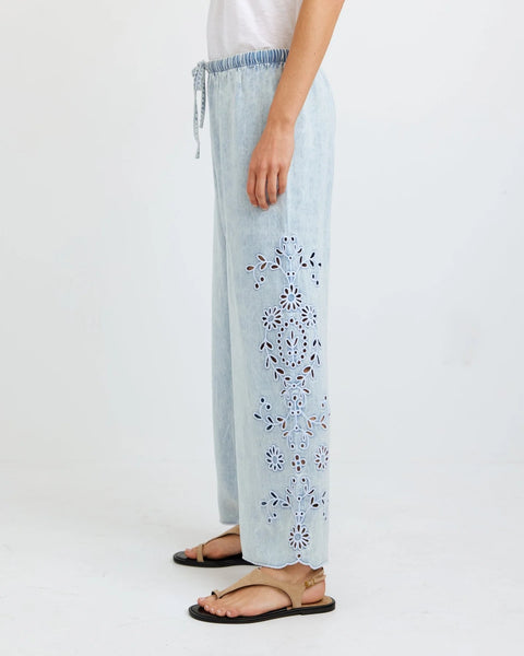 Bella Dahl Side Embroidered Beach Pant in Light Seaspray