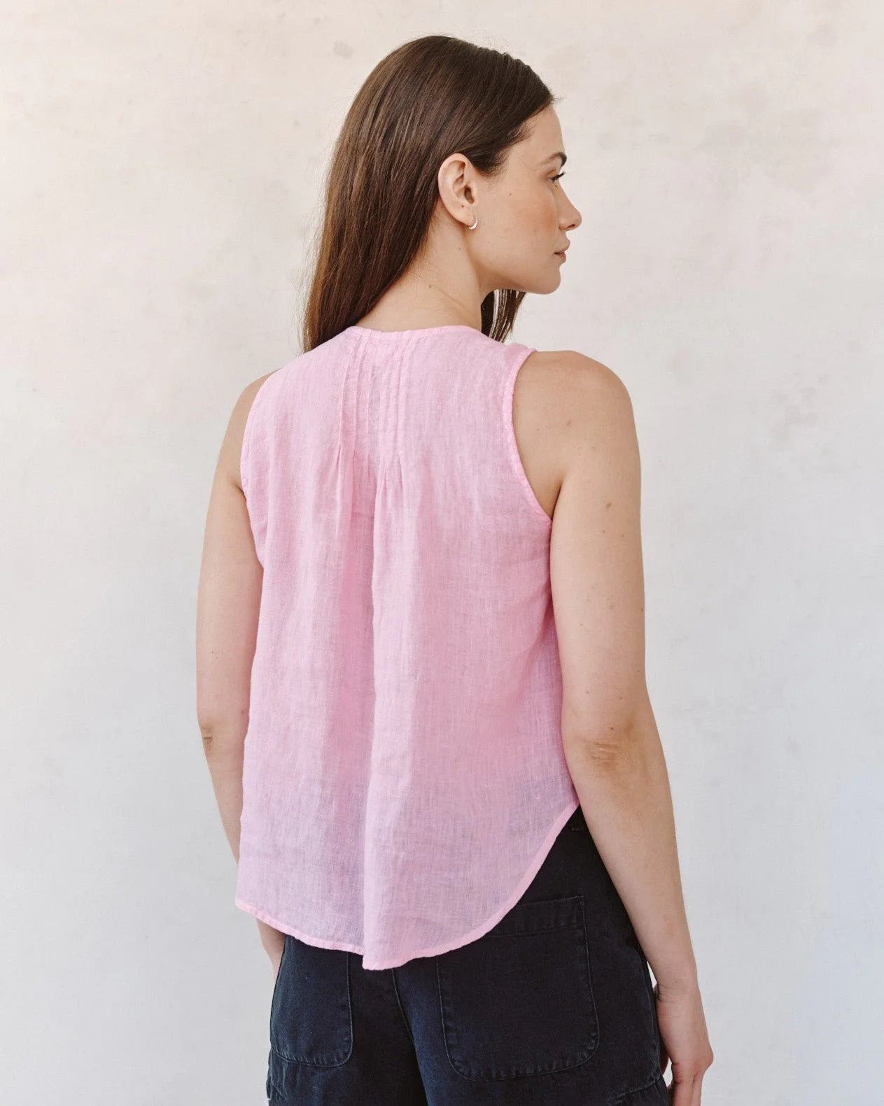 Bella Dahl Sleeveless Pintuck V-Neck Top in Rose Blush