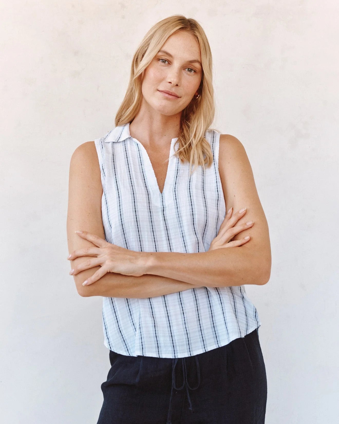 Bella Dahl Sleeveless Pullover in Black and White Shadow Stripe