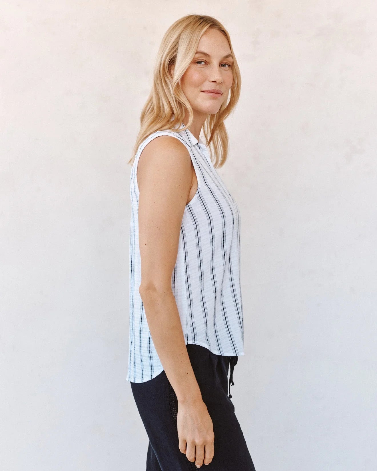 Bella Dahl Sleeveless Pullover in Black and White Shadow Stripe
