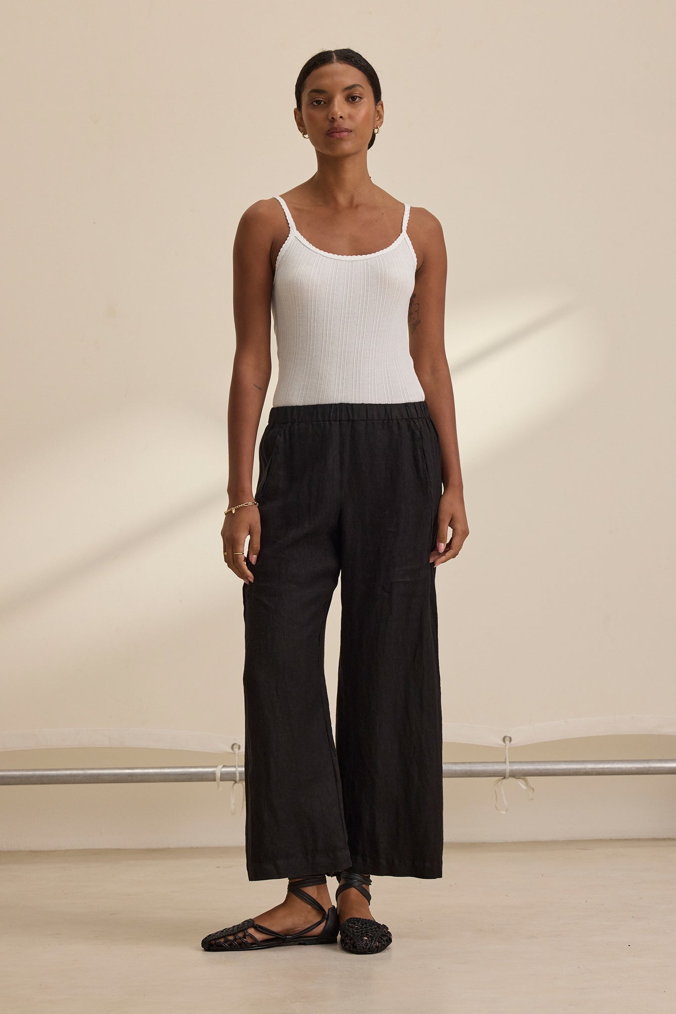 Velvet Lola03 Woven Linen Pull On Pant in Black