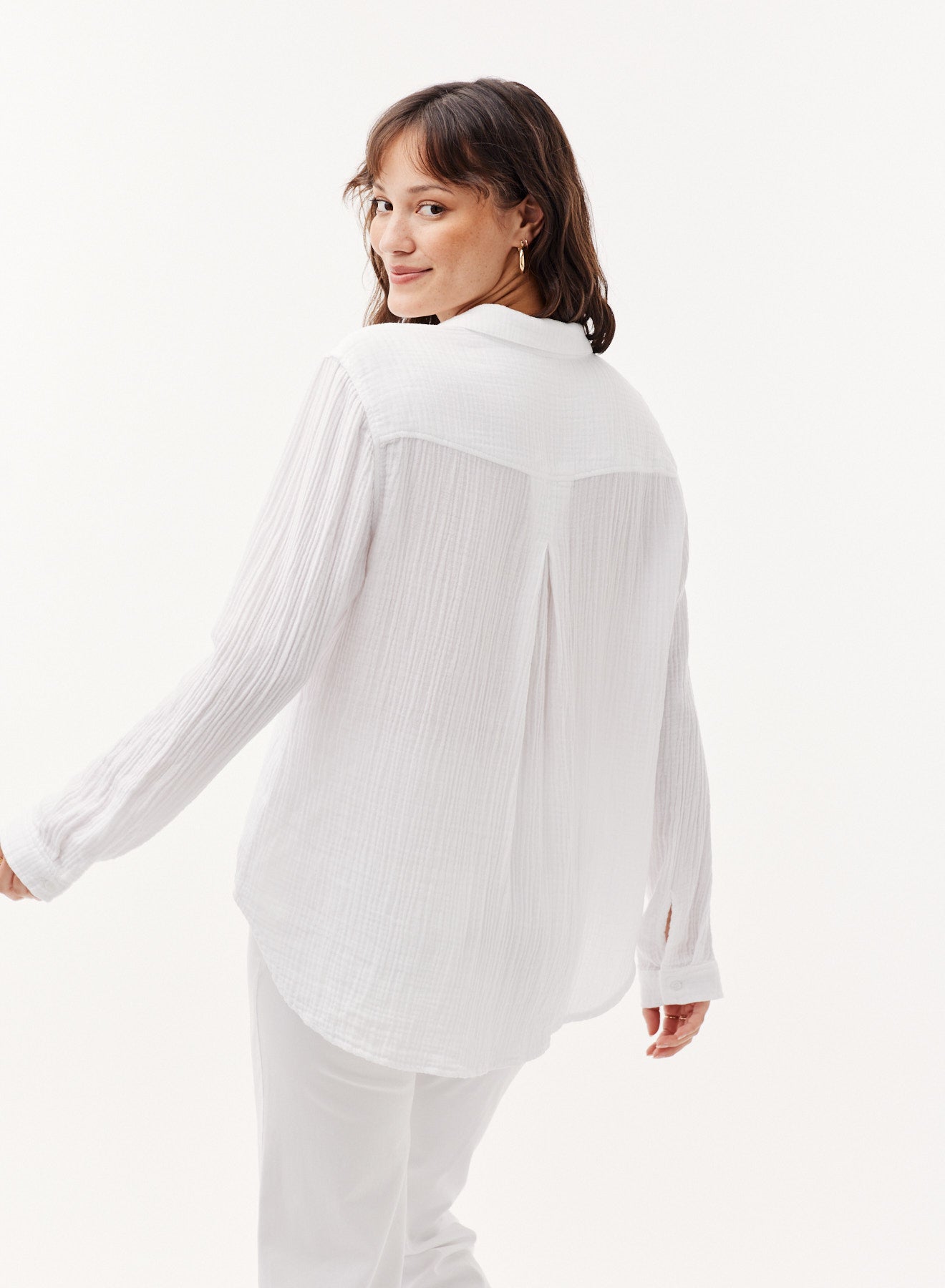 bella dahl cloud crinkle button down long sleeve in white